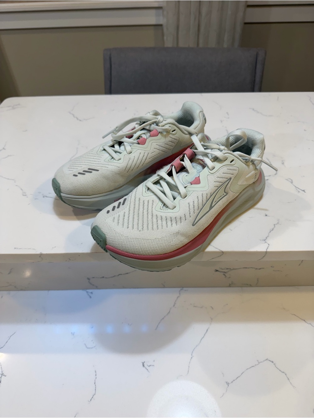 Altra Women's Paradigm 8 Pale Mint and Pink Running Shoes Size 6